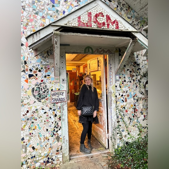 Meet your Posher, Chandler - Picture 3 of 3